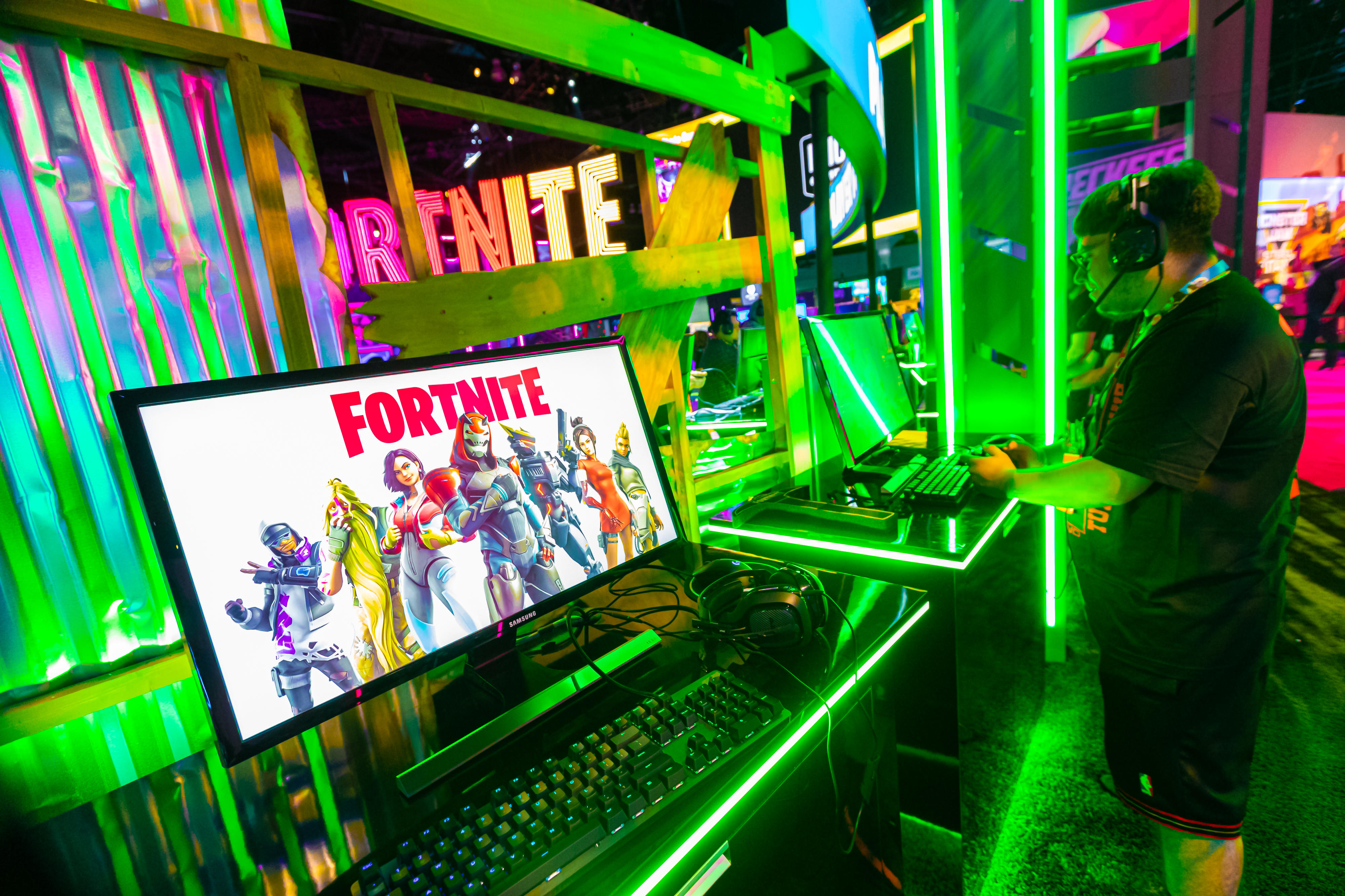 Disney Conecta Simulador da Millennium Falcon nos Parques ao Fortnite: Desempenho no Mundo Real Libera Recompensas e Nova Ilha Exclusiva